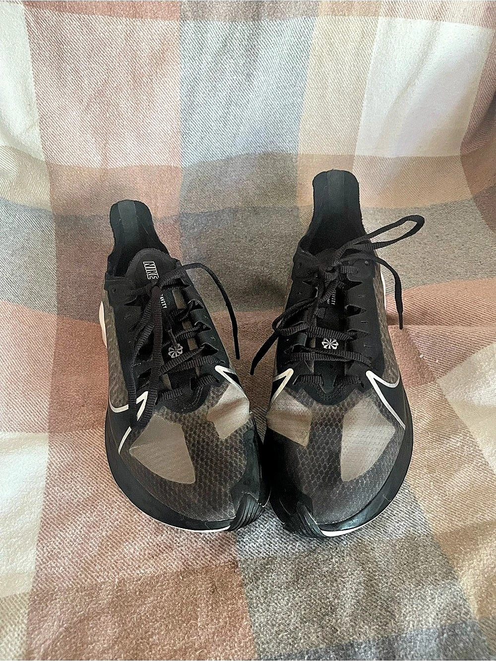 Nike Zoom Gravity Athletic Shoes Black & White US 8.5